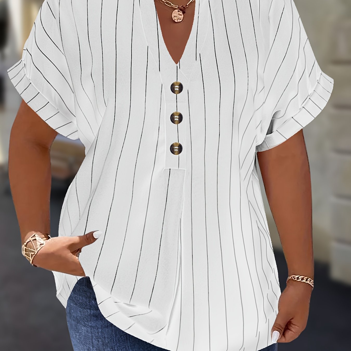 Salla™ | Plus-koko Blouse Raitamaisilla Hihoilla ja Napilla