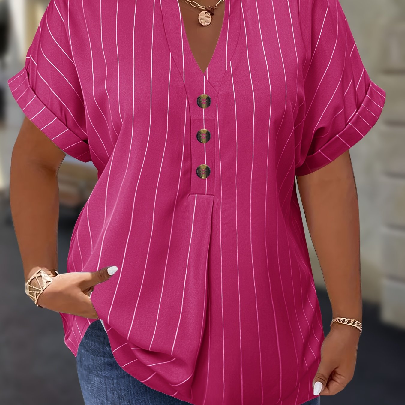 Salla™ | Plus-koko Blouse Raitamaisilla Hihoilla ja Napilla