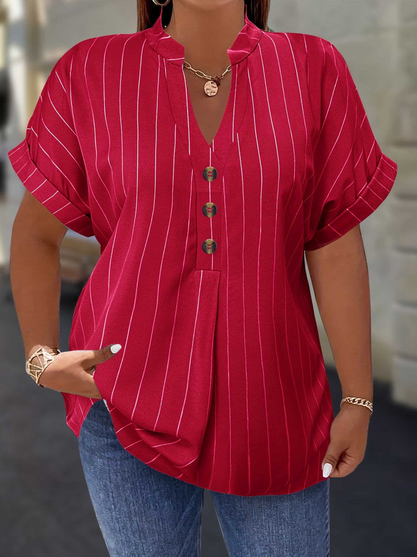 Salla™ | Plus-koko Blouse Raitamaisilla Hihoilla ja Napilla