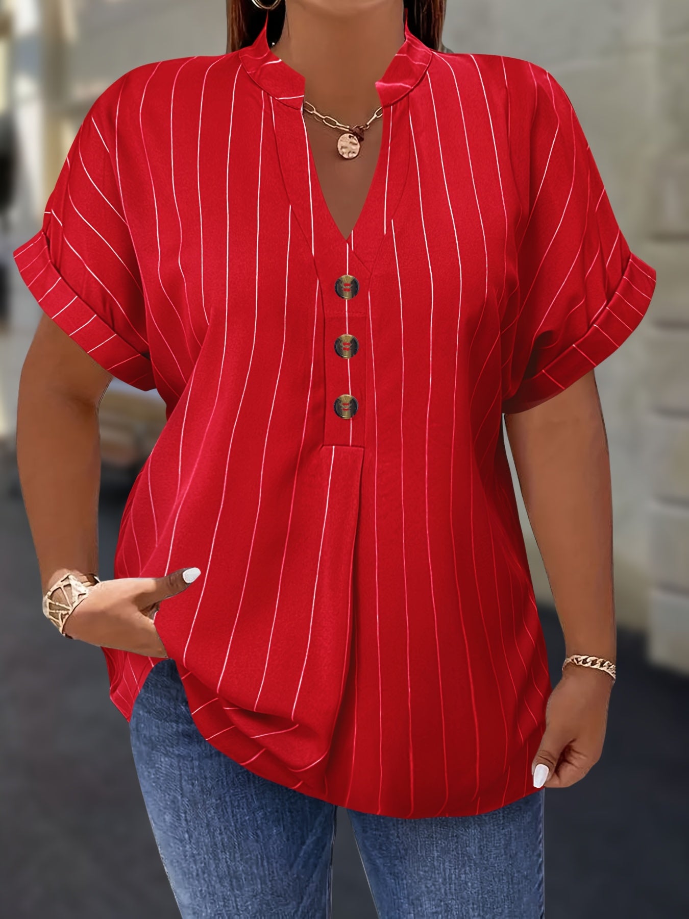 Salla™ | Plus-koko Blouse Raitamaisilla Hihoilla ja Napilla