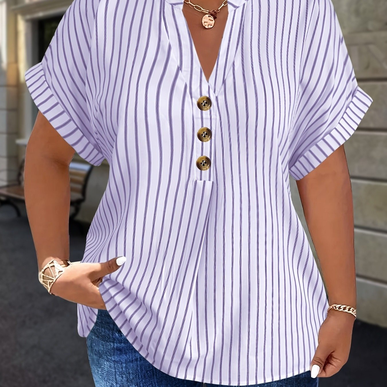 Salla™ | Plus-koko Blouse Raitamaisilla Hihoilla ja Napilla