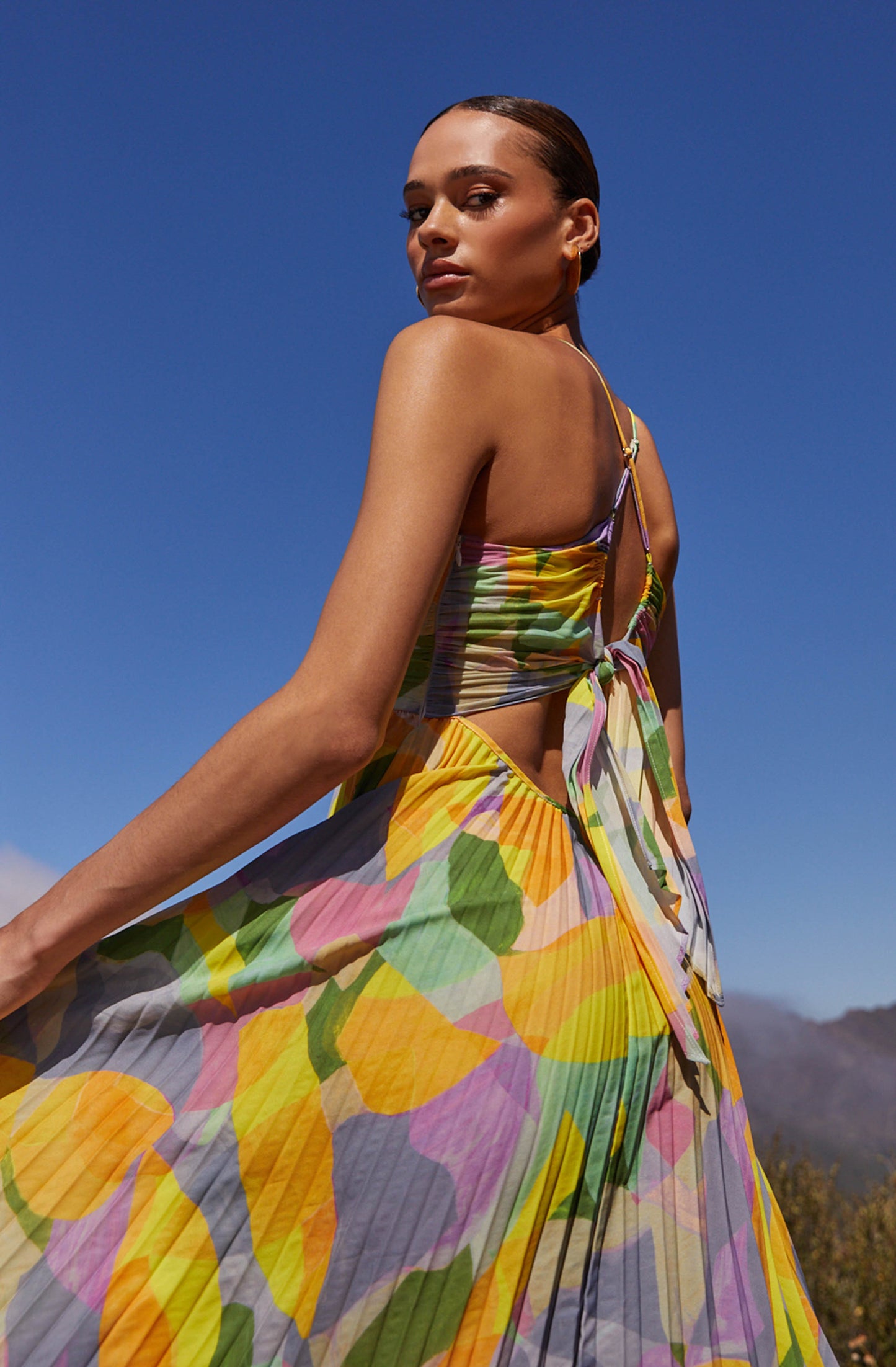 Viola™ | Elegantti kukkakuvioinen maxi-mekko
