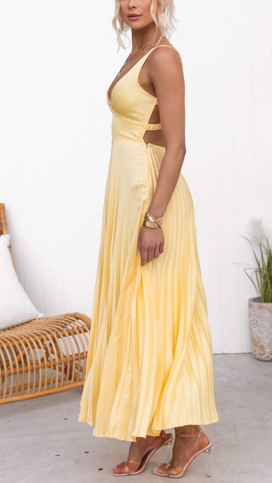 Aada™ | Elegantti maxi-mekko V-aukolla