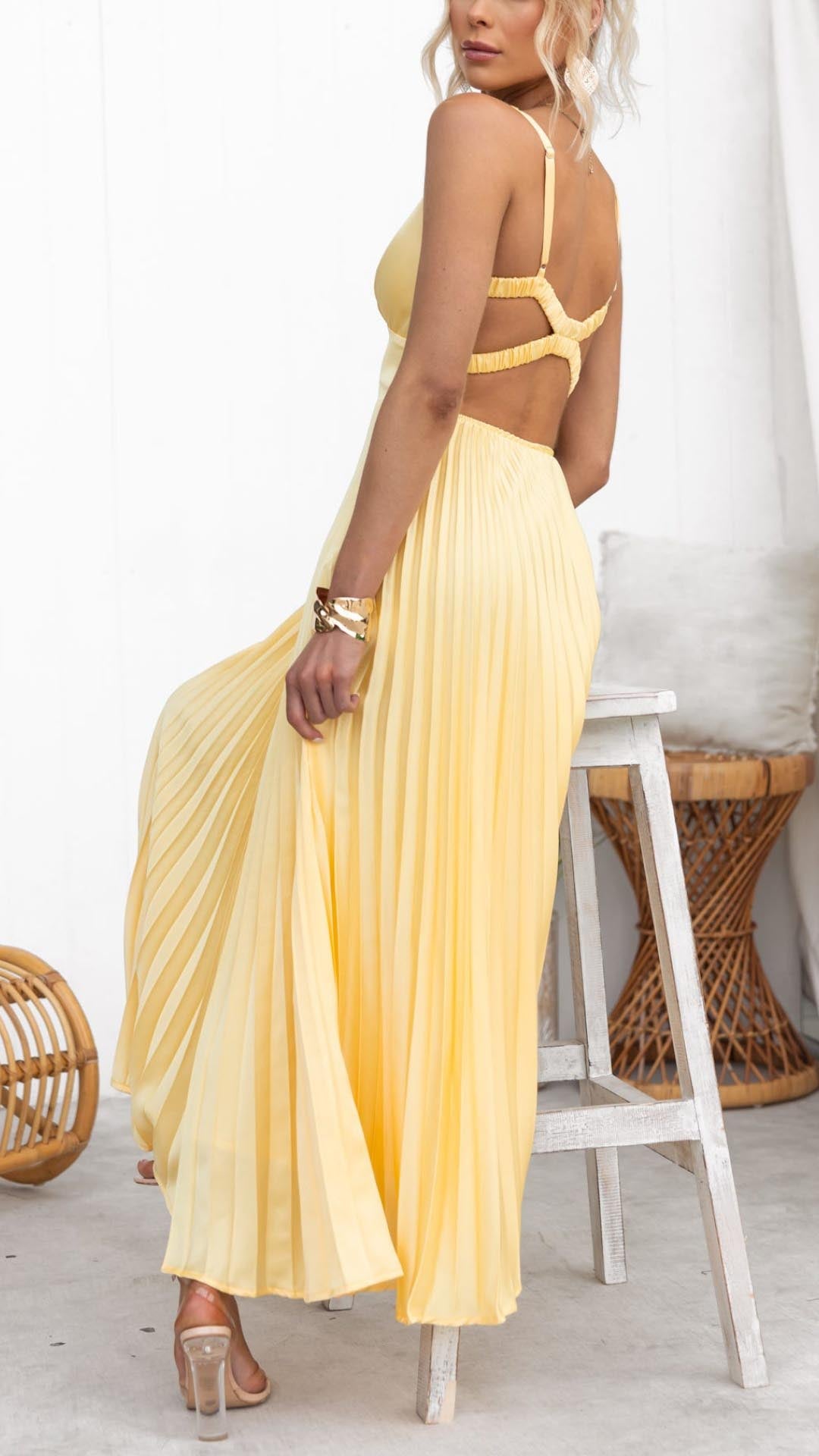Aada™ | Elegantti maxi-mekko V-aukolla
