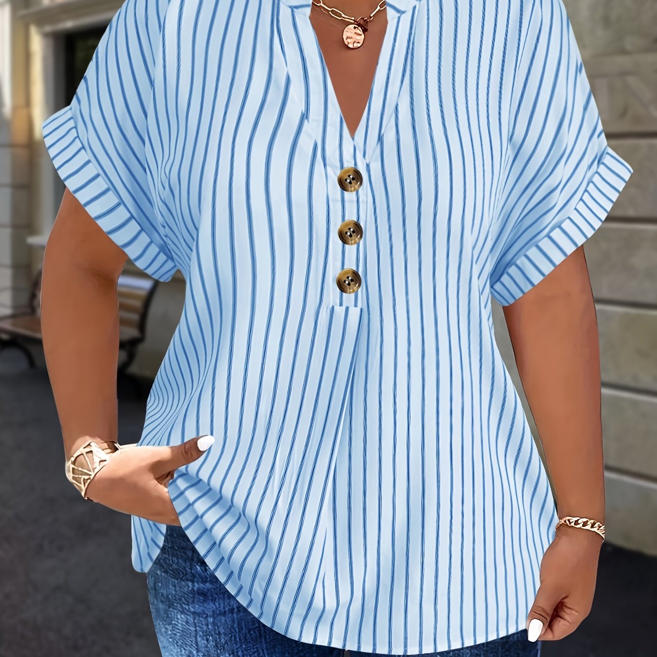 Salla™ | Plus-koko Blouse Raitamaisilla Hihoilla ja Napilla