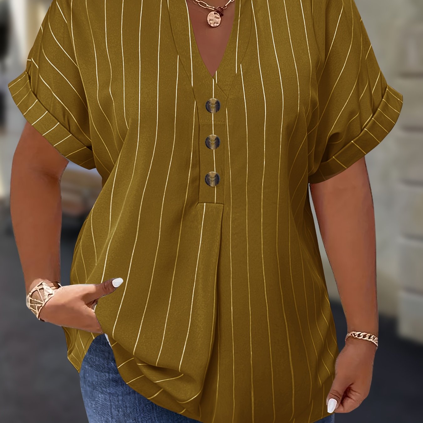 Salla™ | Plus-koko Blouse Raitamaisilla Hihoilla ja Napilla