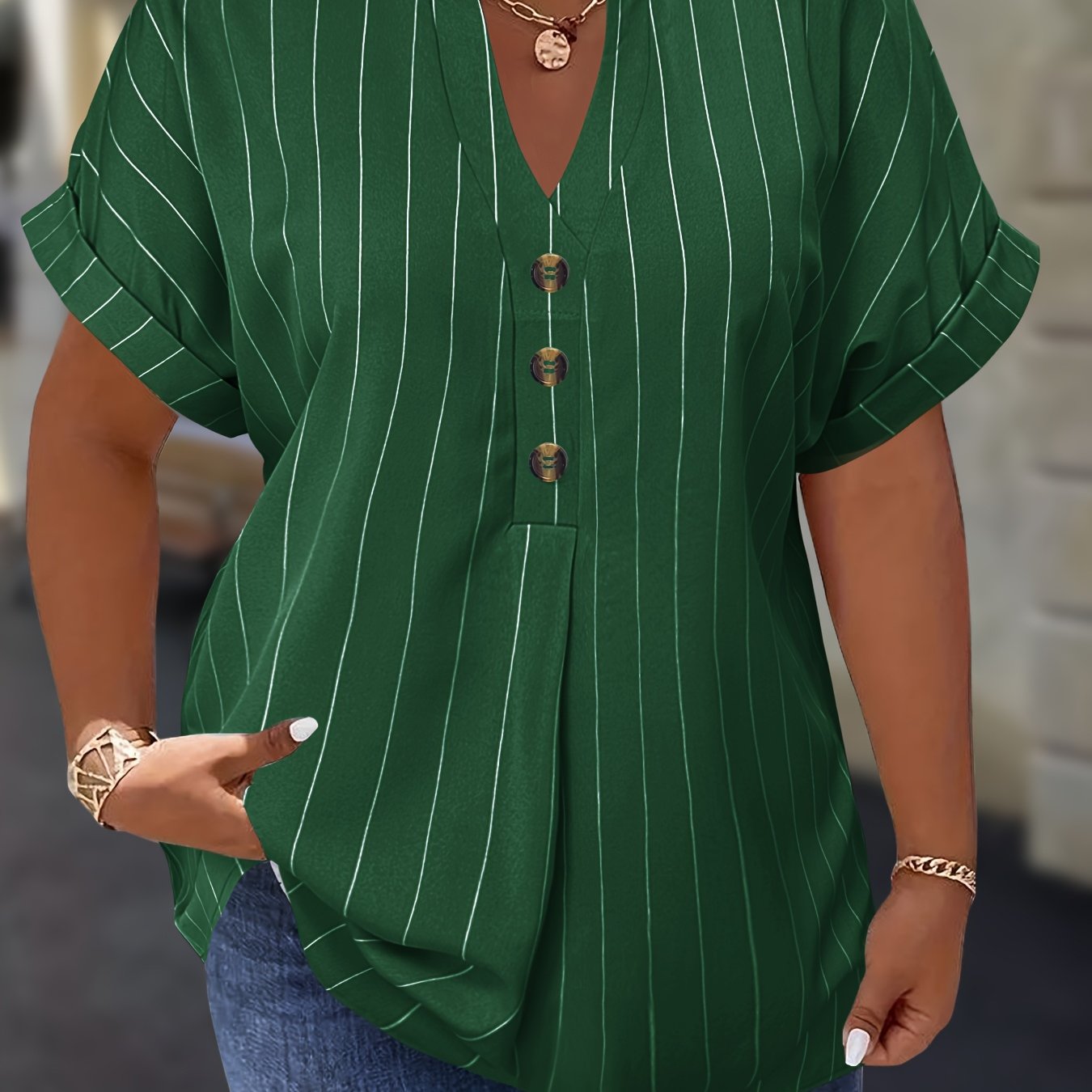 Salla™ | Plus-koko Blouse Raitamaisilla Hihoilla ja Napilla